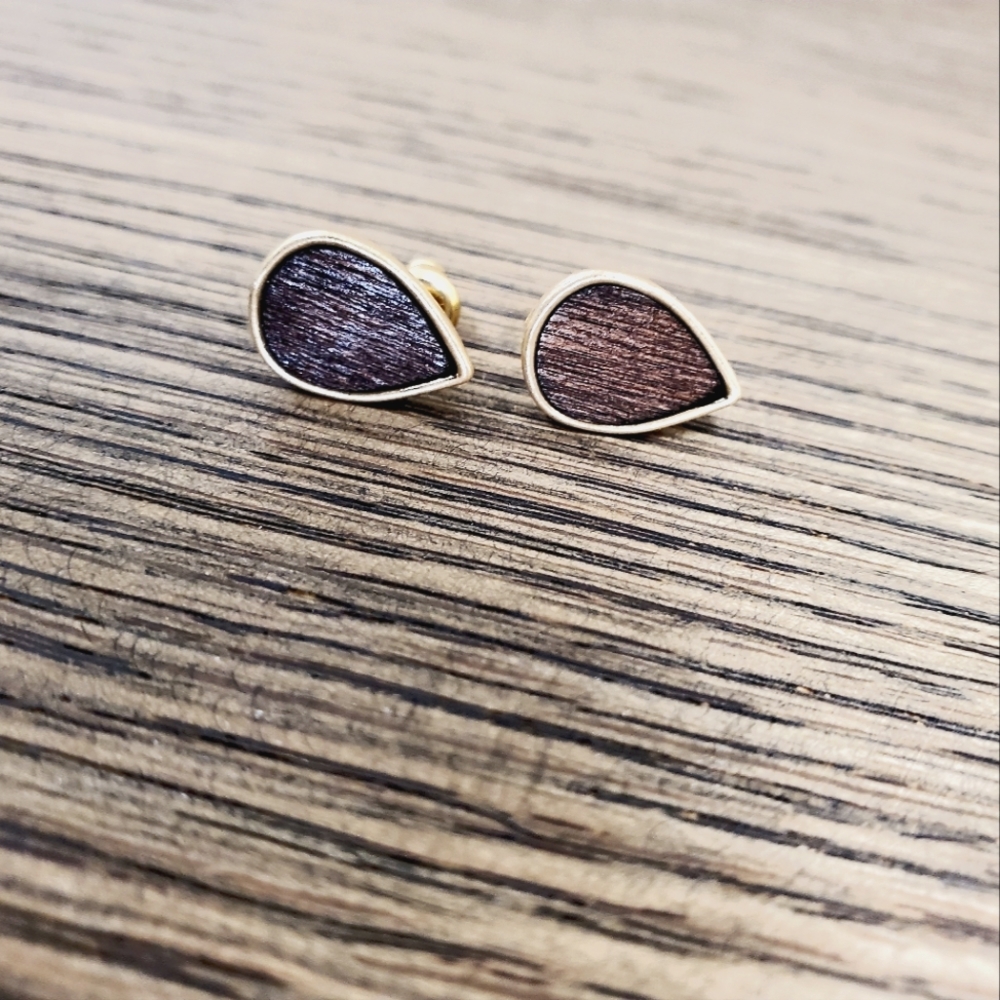 💗 Wood and gold toned teardrop earrings - Picture 1 of 3
